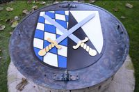 Brunnenabdeckung mit Abensberger Wappen